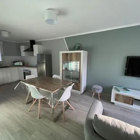 Au Coeur Des Huttes, Proche De La